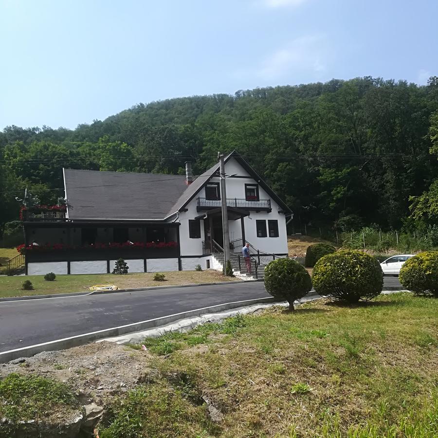 Penzion A Restauracia Hanisberg Krupina Екстериор снимка