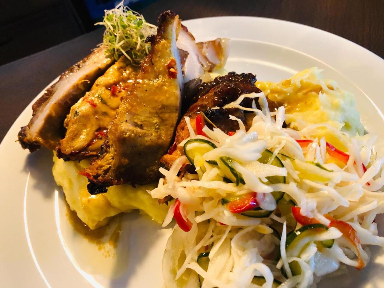 Penzion A Restauracia Hanisberg Krupina Екстериор снимка