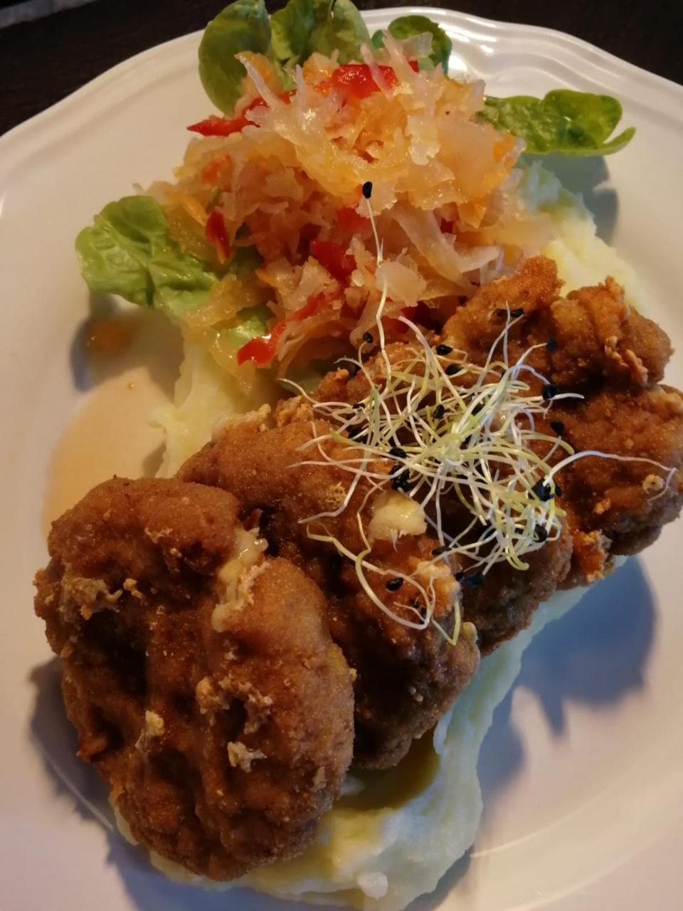 Penzion A Restauracia Hanisberg Krupina Екстериор снимка