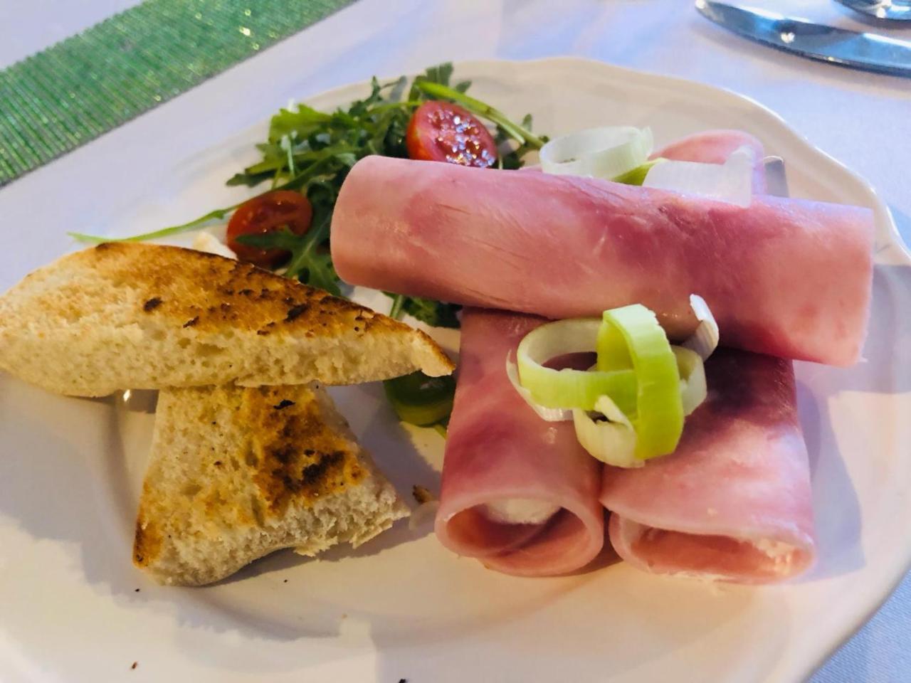 Penzion A Restauracia Hanisberg Krupina Екстериор снимка